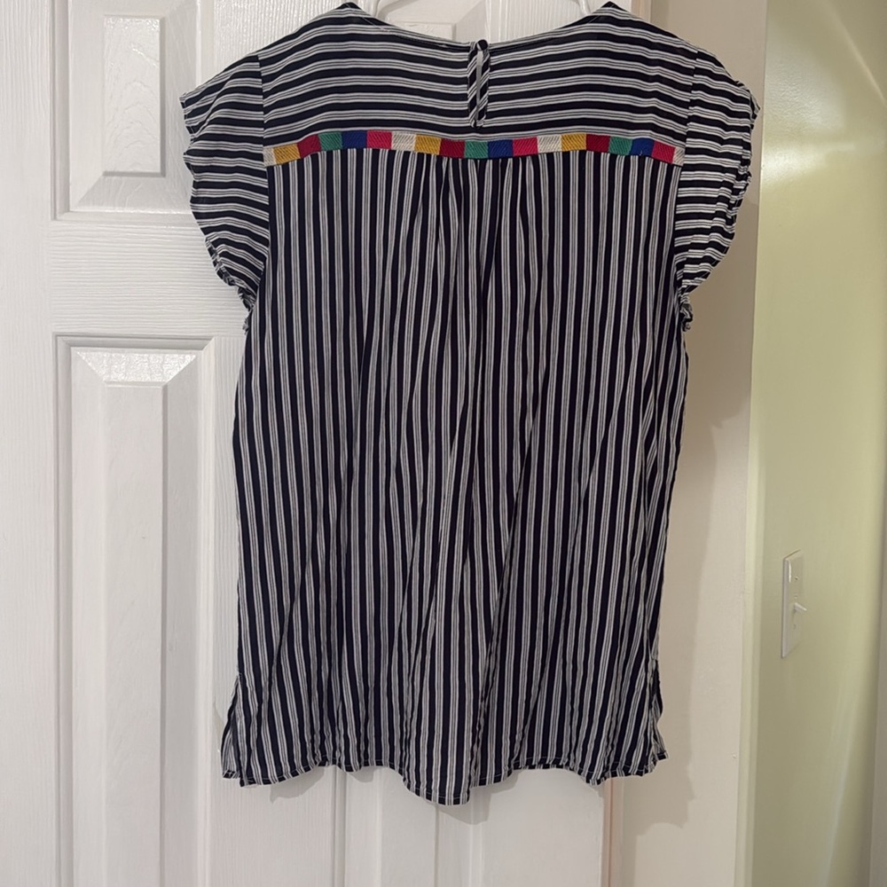 Woman’s top - Picture 2 of 2